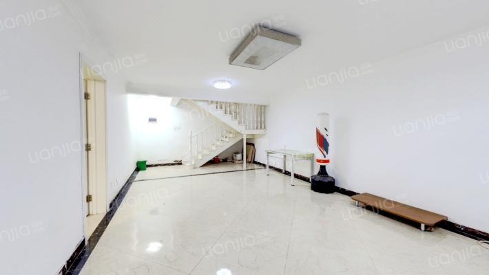 恒盛小镇艺墅二手房实景图