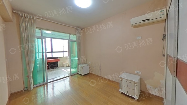 六 zhong   电梯三居室，单价4400元一平，中间楼层-卧室