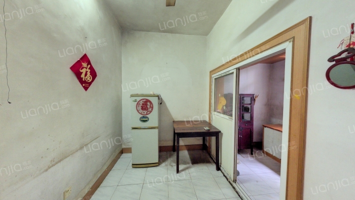 模具厂宿舍二手房实景图