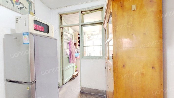 律纬路35号二手房实景图