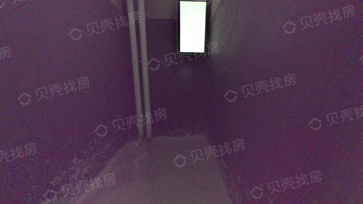 滨江新区大三房，对中庭电梯中层-卫生间A