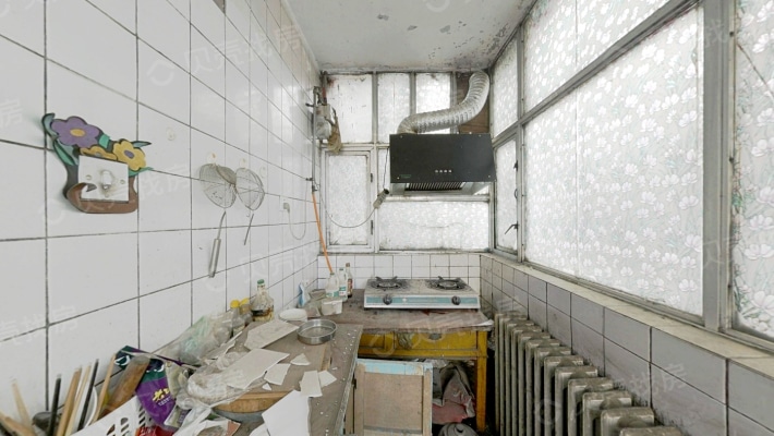 市政府地铁口三居室一二复式出售-厨房