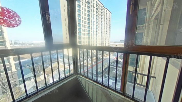 人气小区金海湾 四室电梯洋房 前无遮挡-阳台