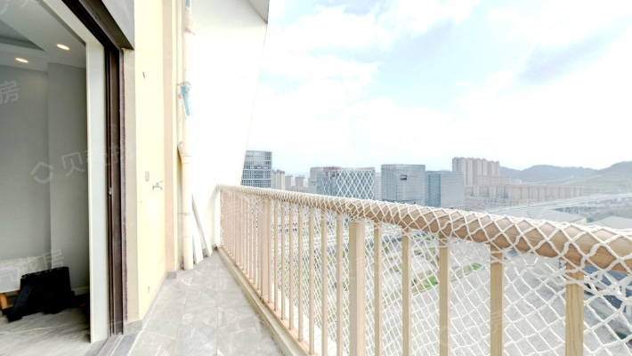 蔷薇东区公寓急售  2层  2个卫生间  老证  可按揭-阳台