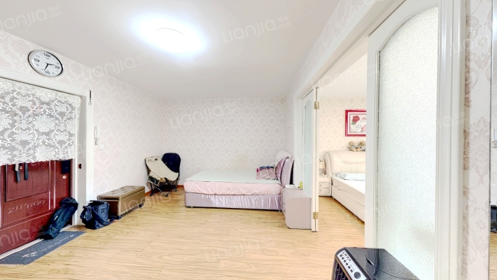 育梁里二手房实景图