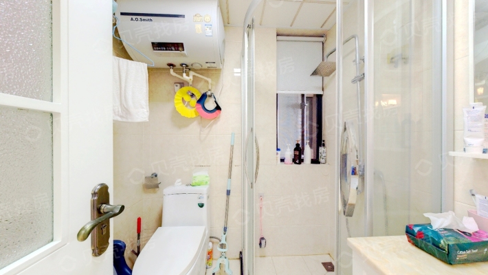 滨江区，地铁口300米，夹边套自住装修，满五唯一-卫生间