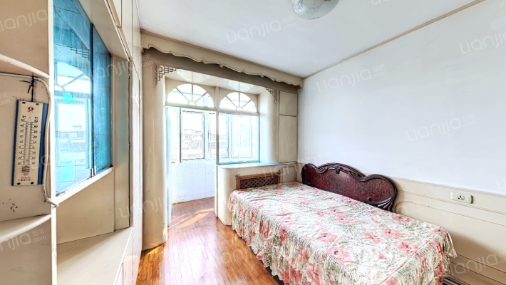 大连湾元宝山街小区二手房实景图