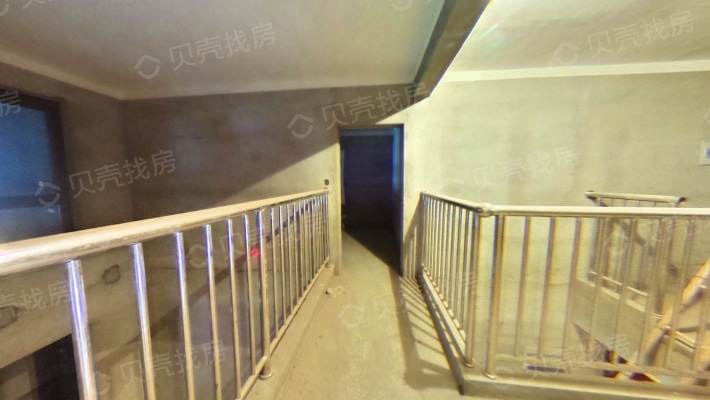 吾悦广场北面电梯洋房9楼复式5室有车库车位北露台随时-客厅