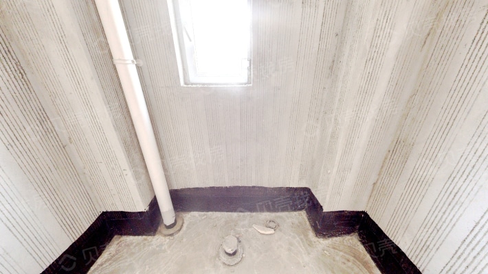 低首付经开区双万达铁路局2014年毛坯地暖新房，大三室-卫生间