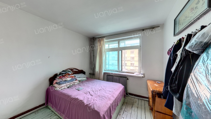 大连湾元宝山街小区二手房实景图