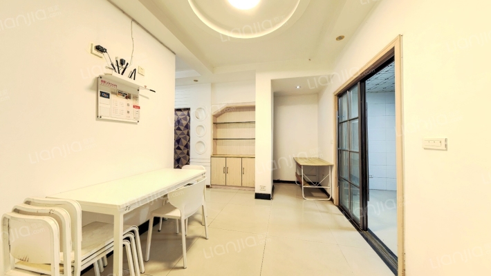 当代卡梅尔小镇二手房实景图