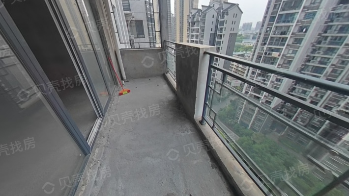 雲沙诗意电梯房，楼上可看江景，楼下鸟语花香-阳台