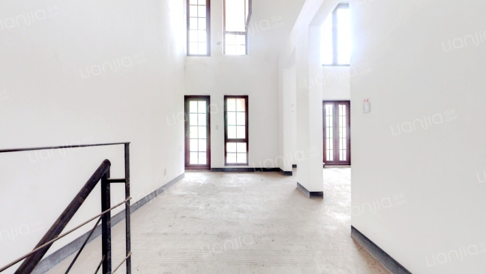 融创凡尔赛花园二手房实景图