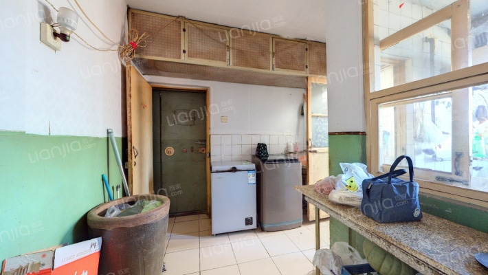 亚新一里二手房实景图