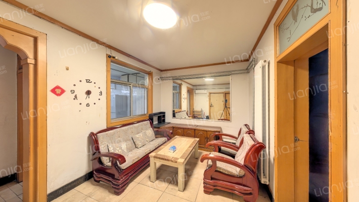 南阳路242号院二手房实景图