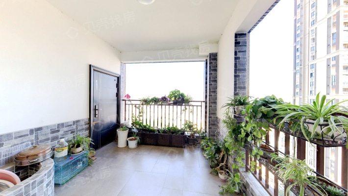 金域阳光大平层精装5室带两个大露台户型好采光视野佳-花园