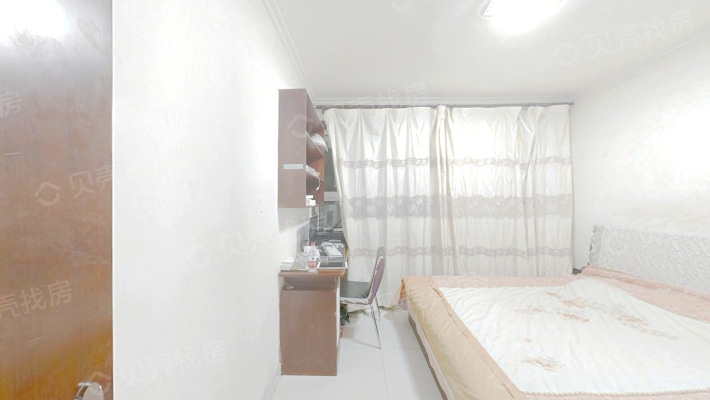 此房面积大，小区环境优美，视野宽阔-卧室A