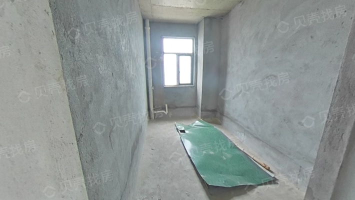 袁州学 校旁秀江河畔毛坯大4房带2个地下车位-厨房