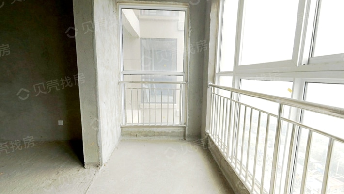 开源路南电梯房宏瑞苑105平，客厅通阳台，仅售39.8万-阳台