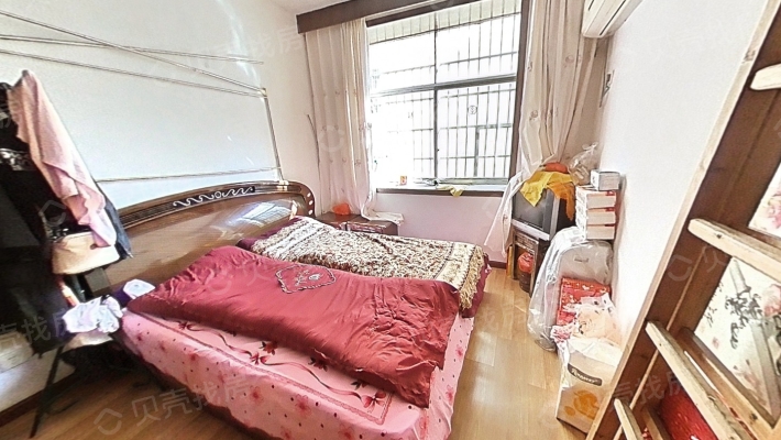 润达国际旁台湾花园小区，精装3房带柴间，中间楼层-卧室