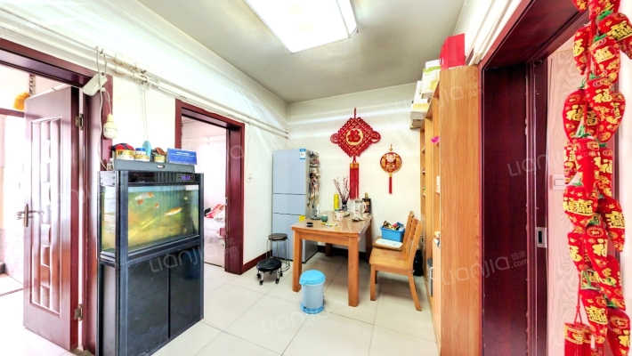 府西街磷肥厂家属楼二手房实景图