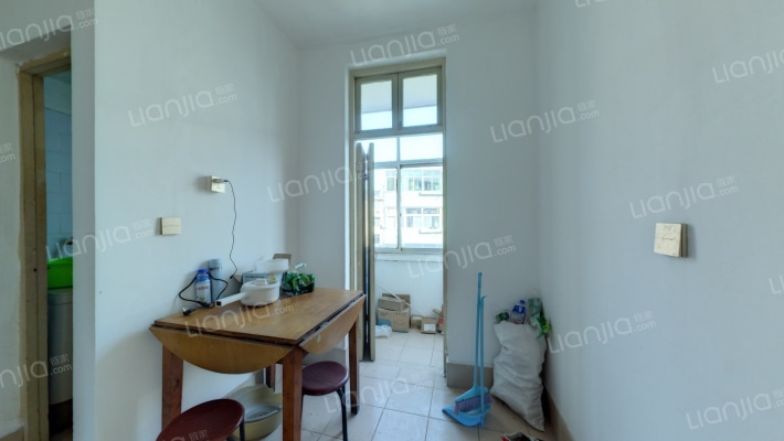 新华六村二手房实景图