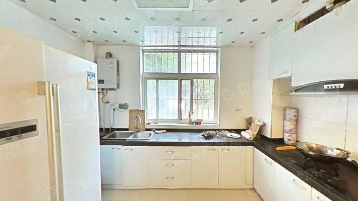 坤泰明居 三房两厅两卫精装修 保养好满两年 户型方正-厨房