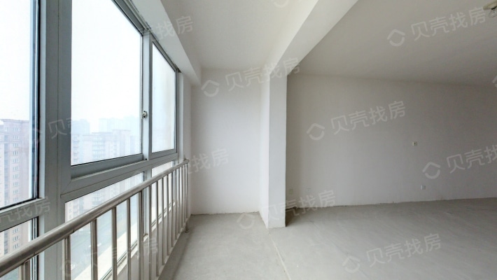 ：此房为尚贤新村二室户型南北半通风毛胚房采光充足-阳台