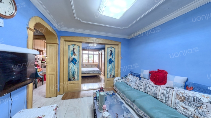 育梁里二手房实景图