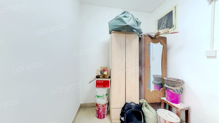 模范三村二手房实景图