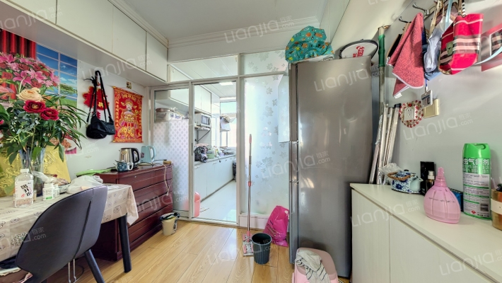 前进小区二手房实景图