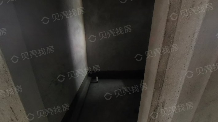 高铁站，时代春城毛坯带车位电梯中间楼层-卫生间