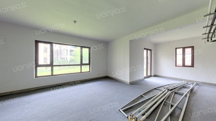 龙熙温泉庄园二手房实景图