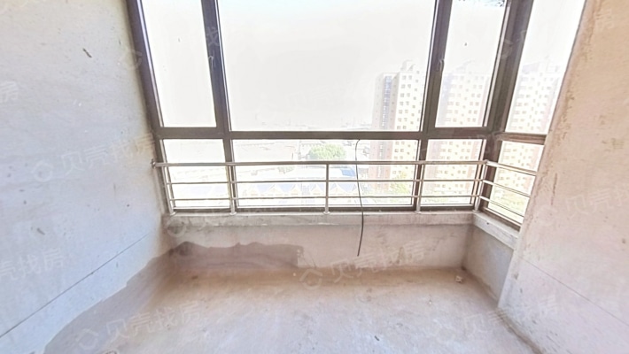 华林逸墅 毛坯3室2卫 有本满2年 电梯房-阳台