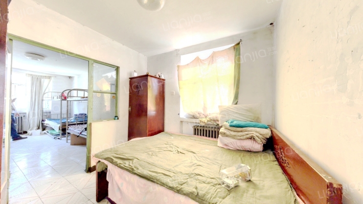 卫安中里二手房实景图