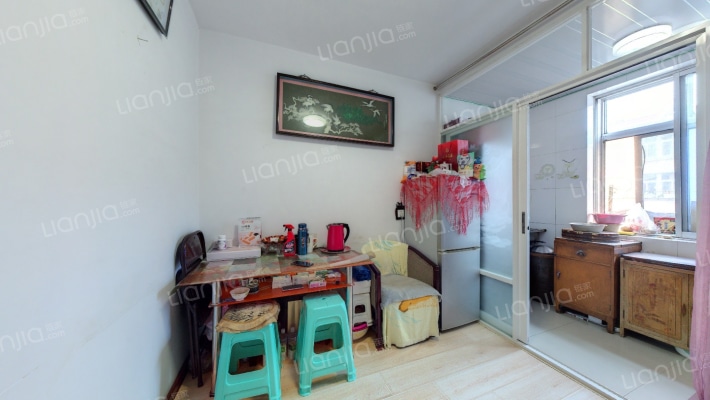 市幼儿园散盘二手房实景图