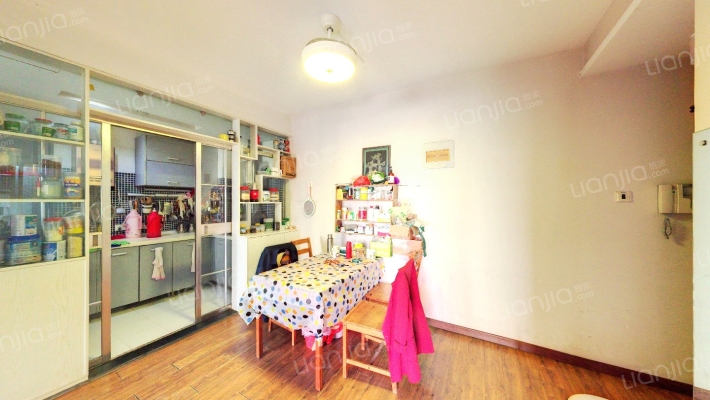 国贸公寓二手房实景图