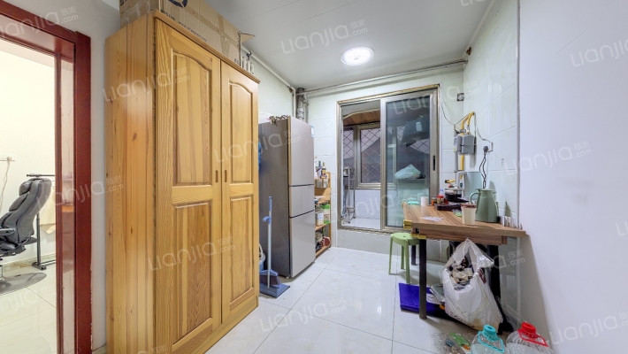 八大处整形医院家属楼二手房实景图