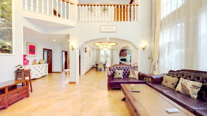 湖边的庄园二手房实景图