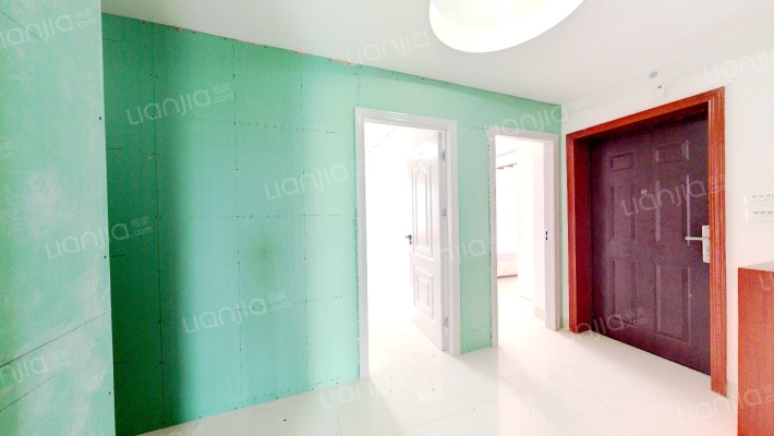 蓝天白云二手房实景图