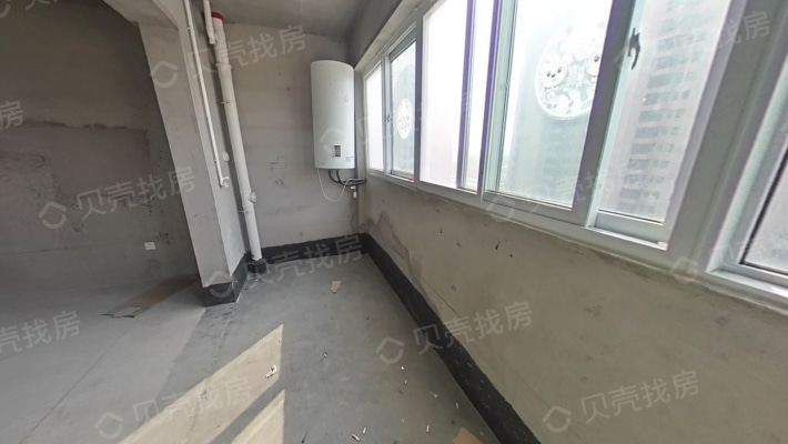 富山B区三期电梯大平层阔绰四房带地暖储藏室有车位-阳台
