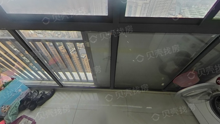 翡翠城 大3房 电梯房 精装修 带车位-阳台