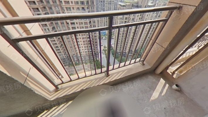 滨江名都满二 小区中间楼栋 两梯两户 中间楼层 带车位-阳台