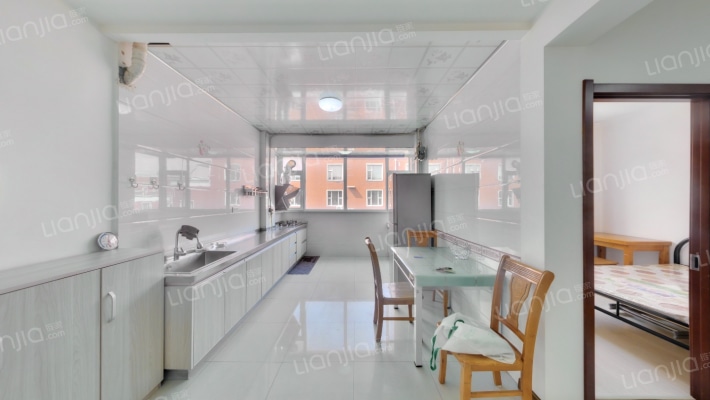 长春汽贸城新楼二手房实景图