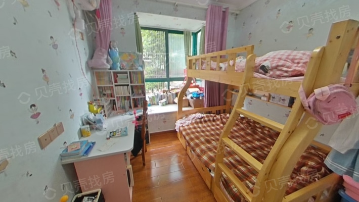 小区房子房龄新，小区环境保持的很好，人文素质比较高-卧室