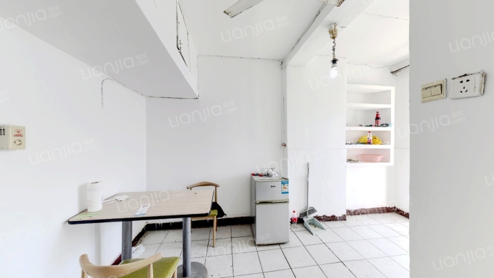 地质职工大学宿舍二手房实景图