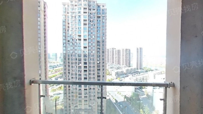 袁州新城，帝泊湾小区，三房两厅，带车位-阳台
