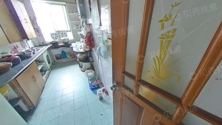 该房位于龙马潭成熟商圈，出门买菜，读书方便-厨房