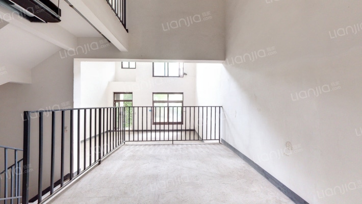 约克郡翠微堤二手房实景图