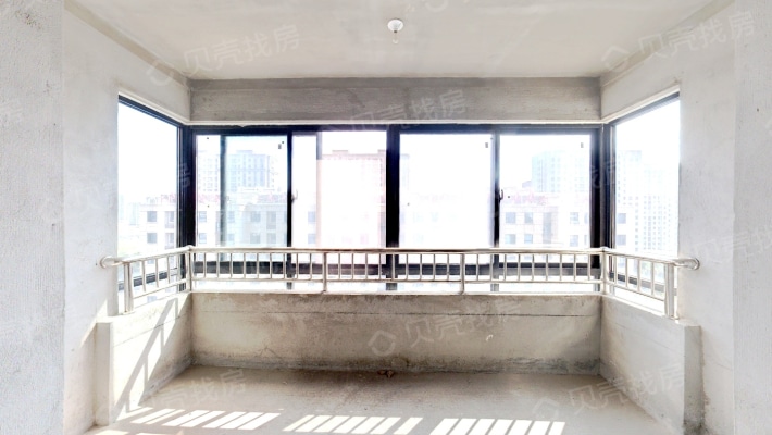 挑高客厅复式电梯洋房，四季花城-阳台